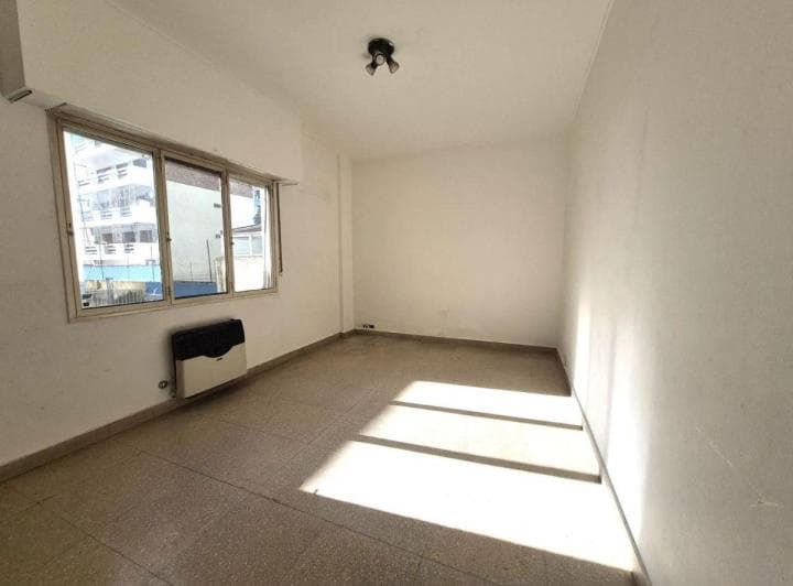 Departamento en Venta - 4 Ambientes con Dependencia - Caballito - 2