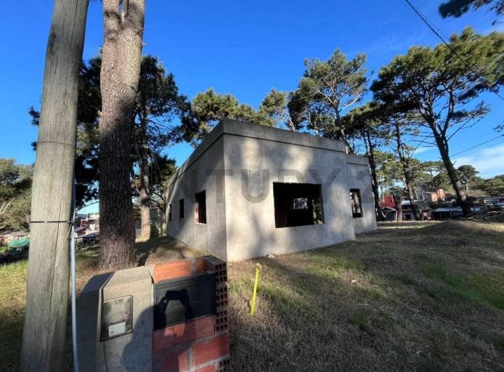 Venta de Lote en Ostende con Edificación Iniciada - 5