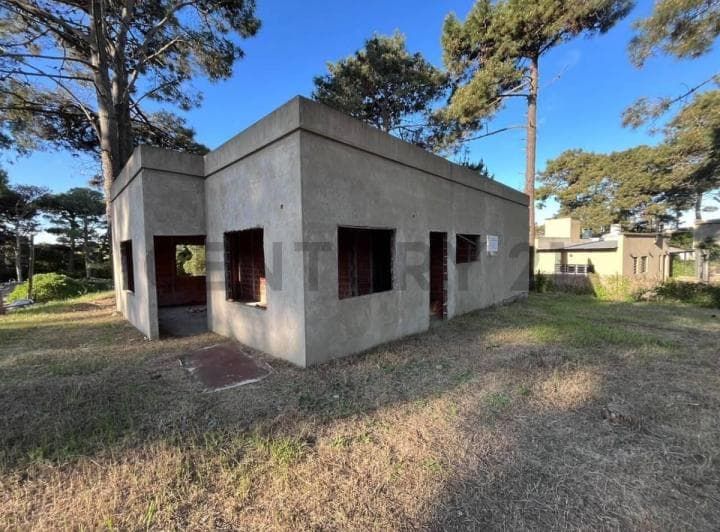 Venta de Lote en Ostende con Edificación Iniciada - 2