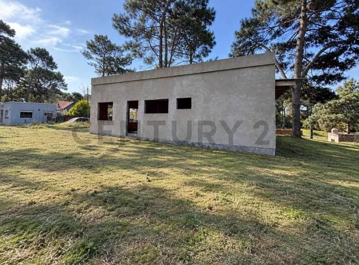 Venta de Lote en Ostende con Edificación Iniciada - 3