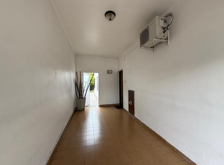 Casa Cuatro Ambientes Jardin Cochera Terraza en Venta en Wilde - 4