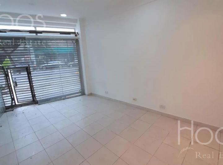 Local en Venta Sobre Av Forest - 2