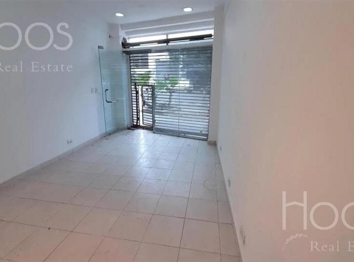 Local en Venta Sobre Av Forest - 4