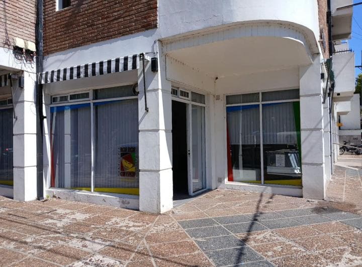 Remax Alquila Local Comercial - 2
