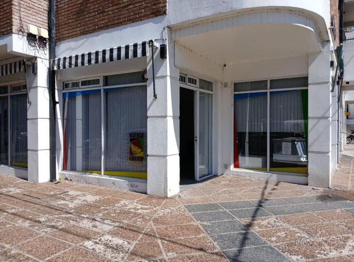 Remax Alquila Local Comercial - 3