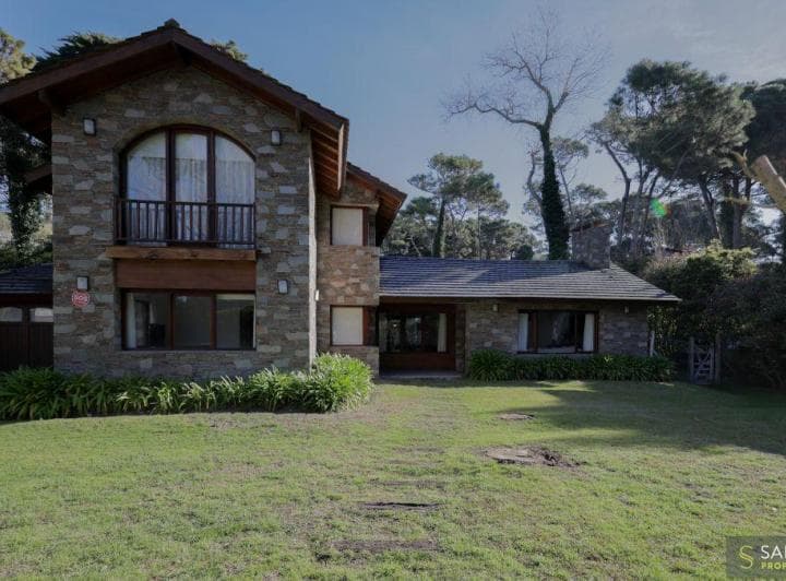 Casa de 271 m² con 4 Dorm. en Venta en Cariló - 2
