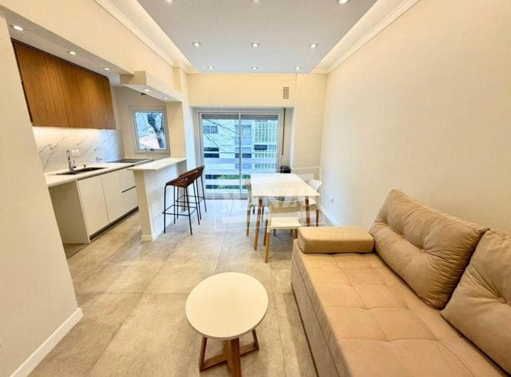 2 Ambientes Al Frente con Balcón en Venta - 2