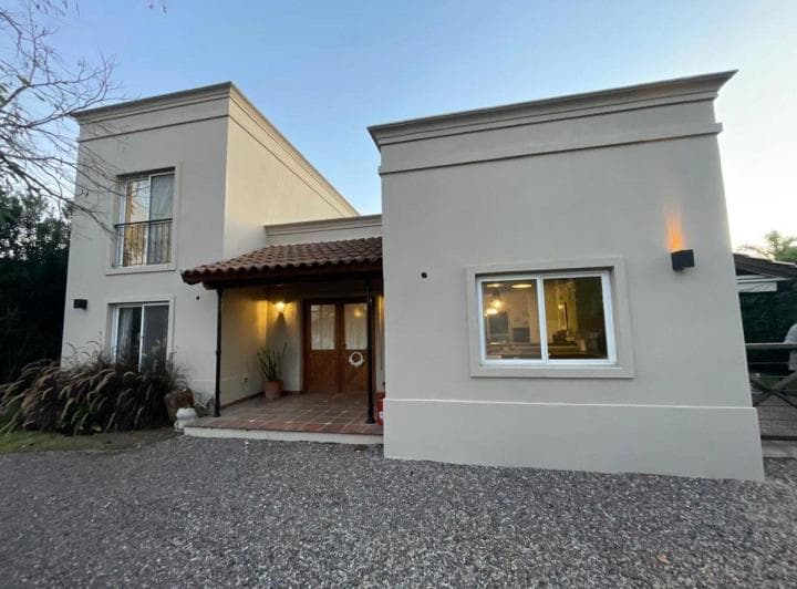 Hermosa Casa en Venta Barrio El Mirasol Pilar - 2