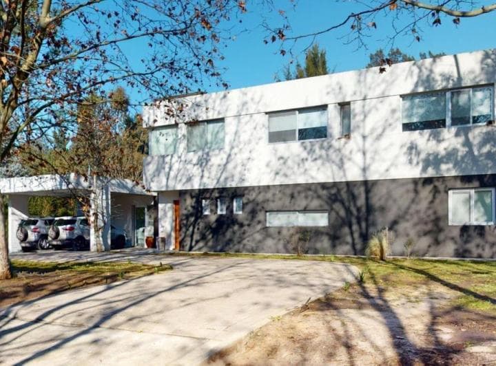 Casa en Venta - 3 Dorm. 3 Baños - Club Miralagos - 2