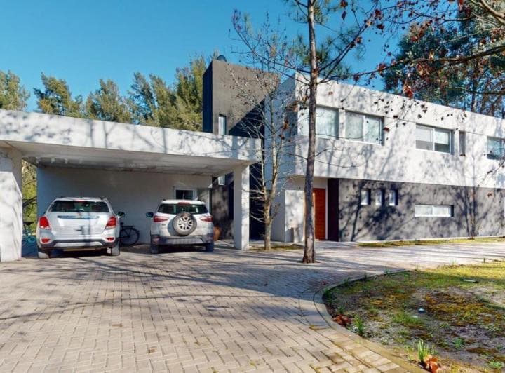 Casa en Venta - 3 Dorm. 3 Baños - Club Miralagos - 3