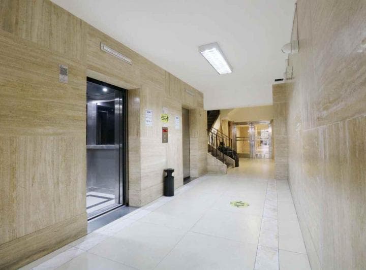 Venta Oficina + 2 Cocheras en Microcentro - 3