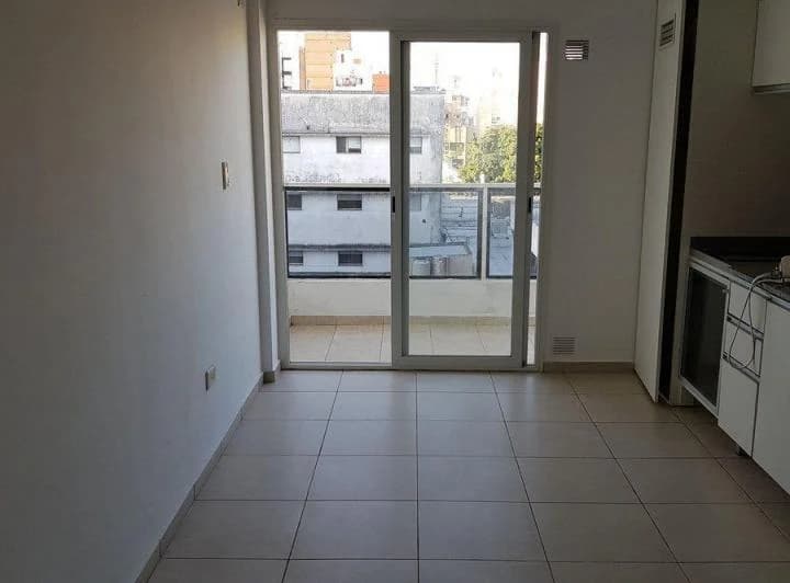 Departamento en Venta con Balcón. Barrio Martin. - 4