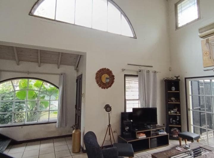 Venta Casa 4 Amb con Gran Jardin. ituzaingo Norte - 3