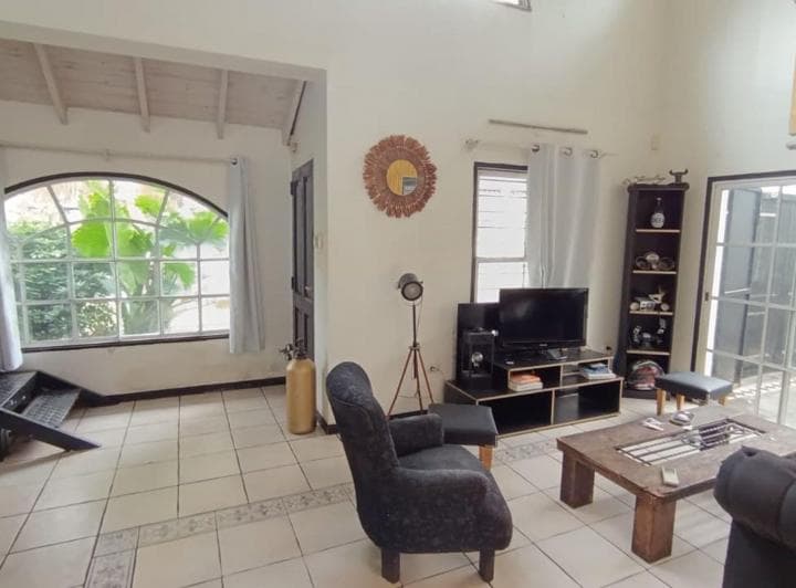 Venta Casa 4 Amb con Gran Jardin. ituzaingo Norte - 2