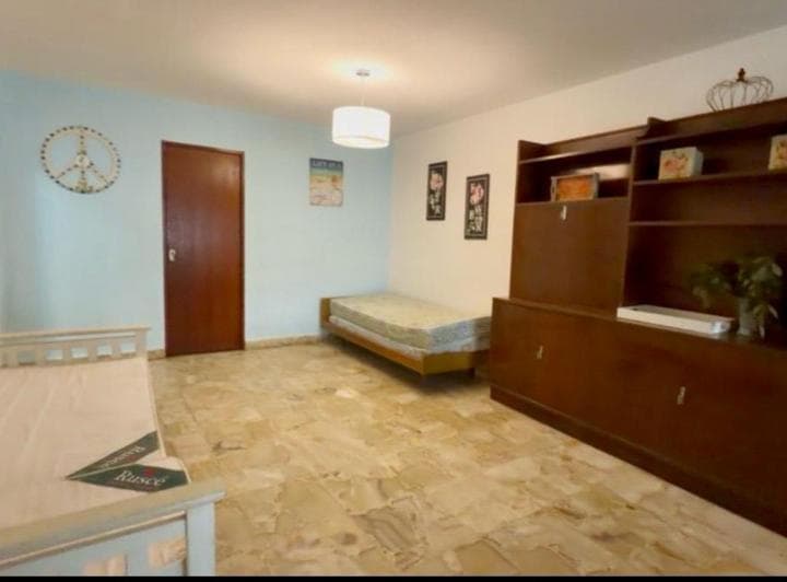 Venta de Chalet con Cochera Cubierta - 3