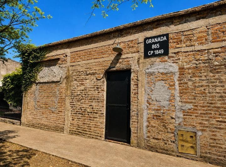 Lote de 360 m² con Construccion en Claypole - 2