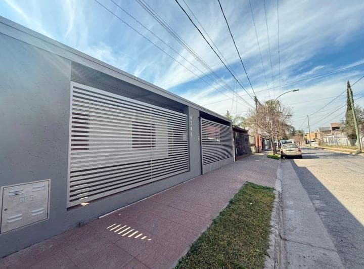 Venta Casa 3 Dorm. Barrio Chateau Carreras - 3