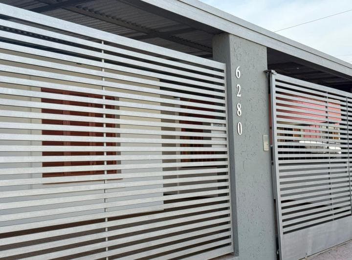Venta Casa 3 Dorm. Barrio Chateau Carreras - 2