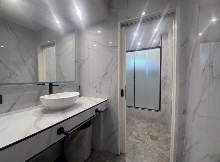 Casa con Pileta 6 Ambientes en Venta Monte Grande - 5