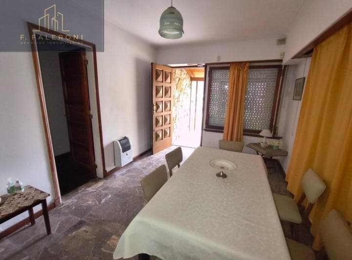 Lote de 299 m² con Chalet a Reciclar. B° Pompeya - 4
