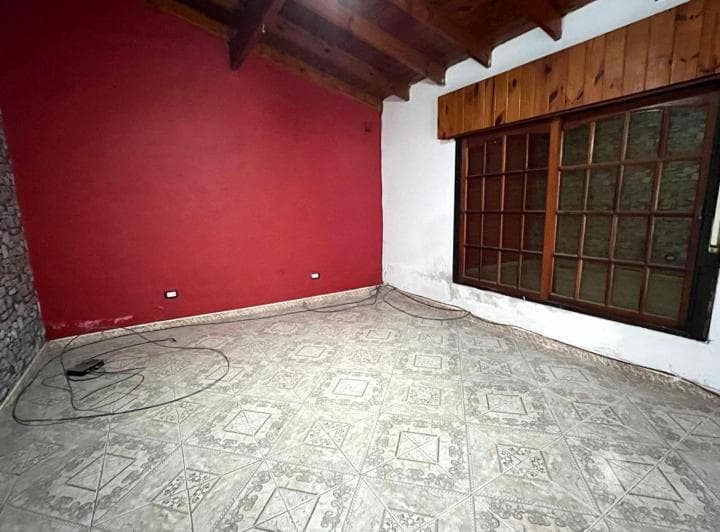 Venta Casa 3 Ambientes Quincho y Cochera Libertad - 2