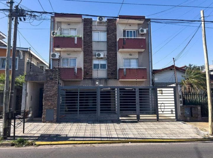 Venta Departamento 3 Ambientes con Cochera. - 2
