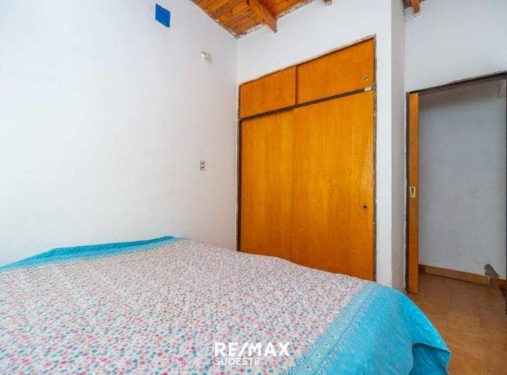 Venta Casa Tres Dorm. con Garage y Patio - 4