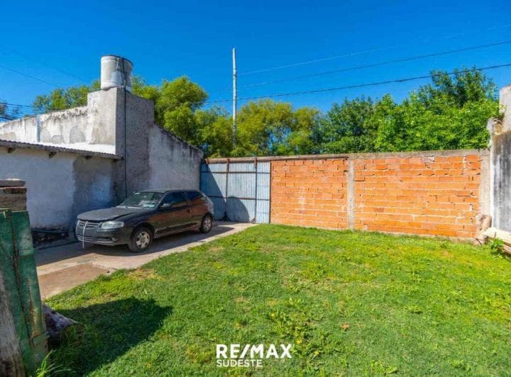 Venta Casa Tres Dorm. con Garage y Patio - 3