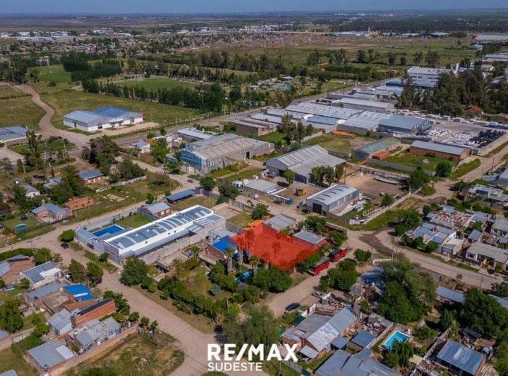 Lote Cerrado. Opcion de Comprar El Contiguo - 2