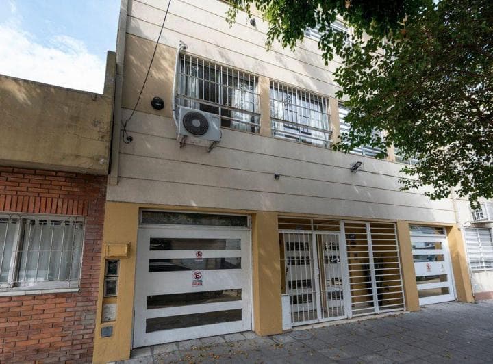 Venta Triplex 3 Amb, Patio, 2 Cocheras, P. Chacabuco - 2
