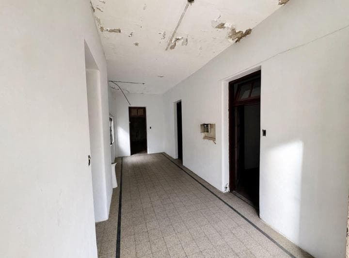 Venta Casa a Reciclar en Importante Esquina - 4
