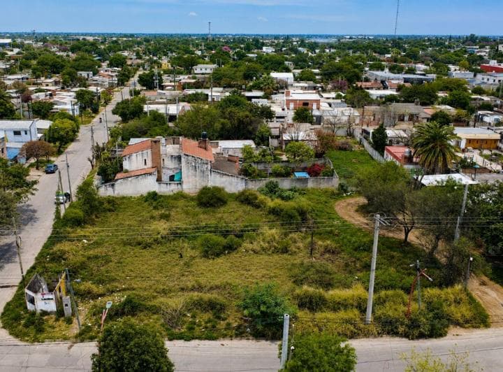 Lote Esquina Sobre Av Moreno Sur - 2