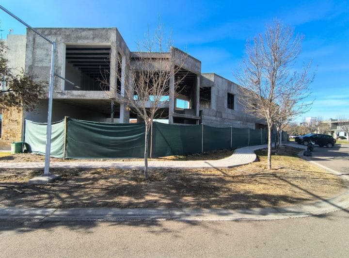Venta Casa en Barrio Privado Establecido, Mendoza - 3
