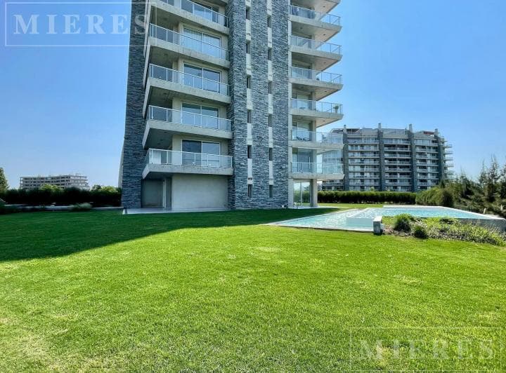 Departamento con Jardin y Pileta Propia en Venta en El Yoo 4, Nordelta - 2