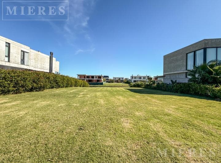 Lote en Venta Al Lago en El Barrio Virazon de Nordelta. - 4