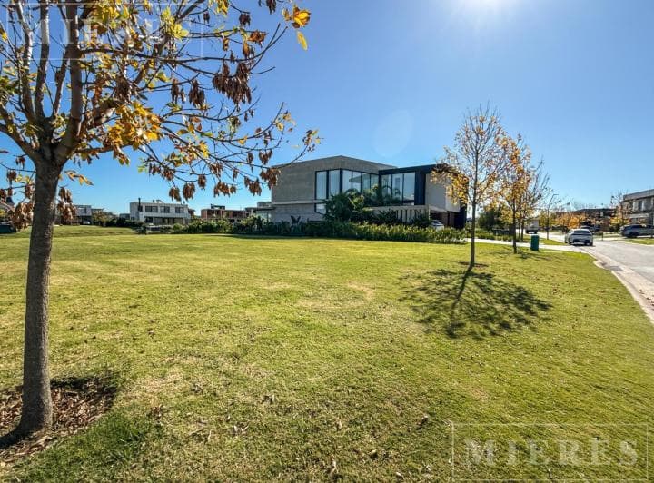 Lote en Venta Al Lago en El Barrio Virazon de Nordelta. - 3