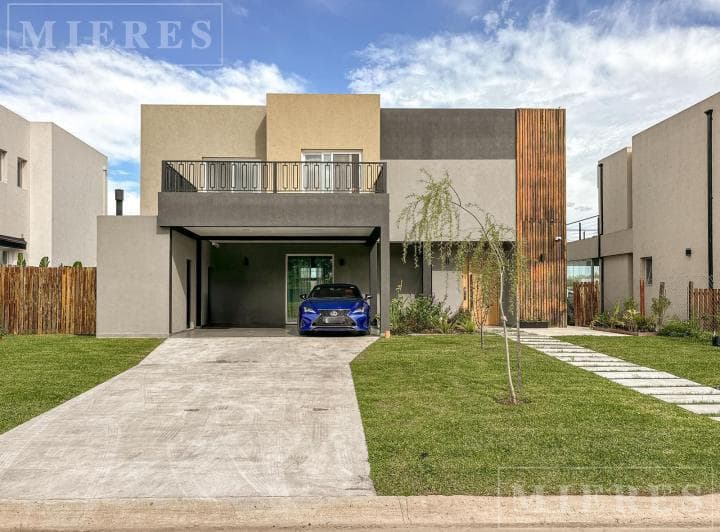 Casa en Venta a La Laguna en Santa Ana, Villanueva - 2