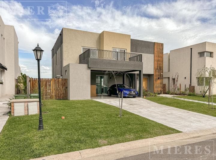 Casa en Venta a La Laguna en Santa Ana, Villanueva - 3