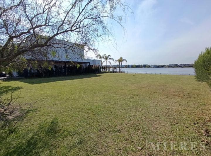 Lote en Venta a La Laguna en San Gabriel, Villanueva. - 2