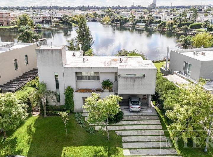 Casa en Venta a La Laguna en El Barrio Los Alisos, Nordelta - 3