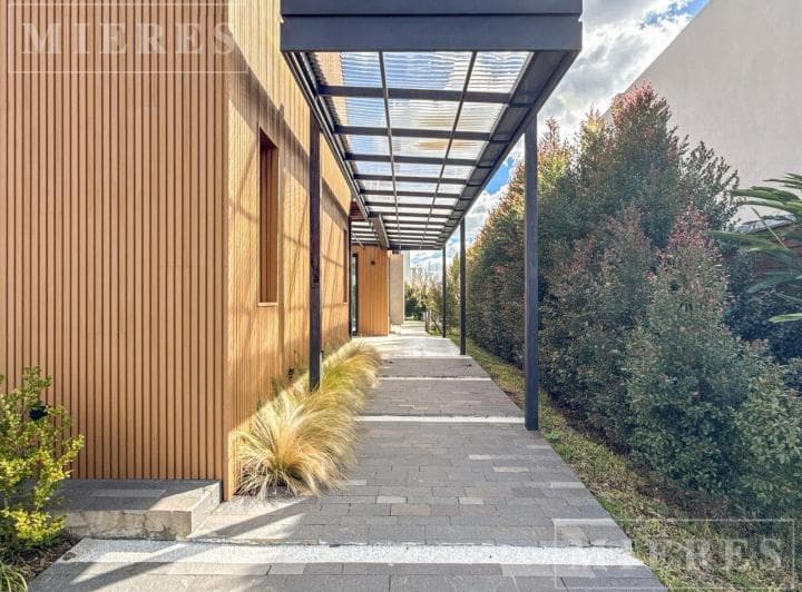 Casa en Venta en El Barrio Los Castaños, Nordelta - 4