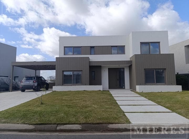 Casa a La Laguna en Venta, Barrio Santa Ana - 3