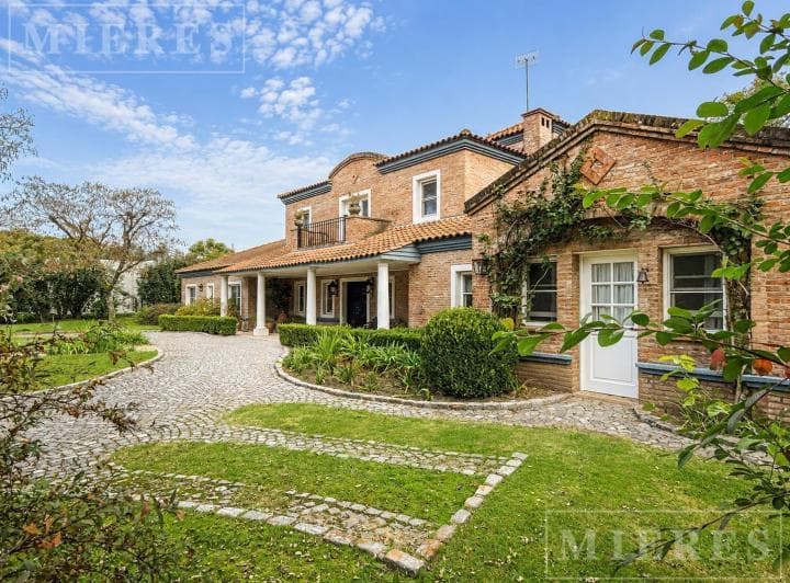 Impecable Casa en Venta en Martindale Al Driving - 3
