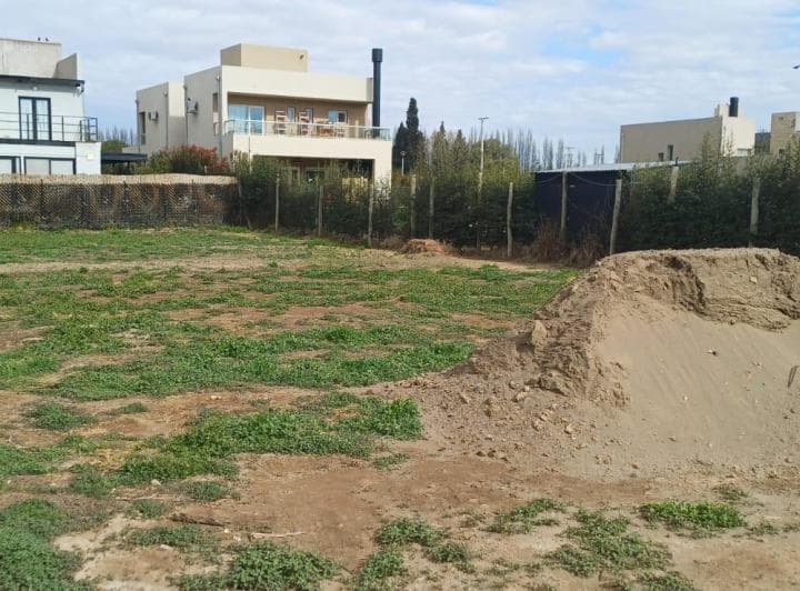 Venta: Terreno en B° Cinco Soles - (Frente Plaza) - Cinco Saltos (Rn) - 4