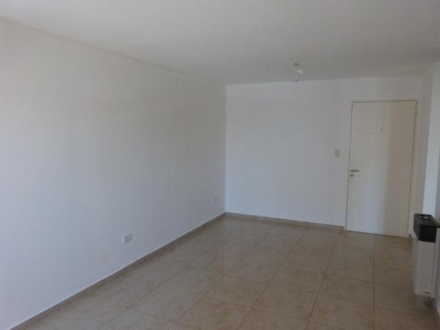 1 Dormitorio C/balcón 5º Piso! Esquiú Al 400 Barrio General Paz - 3