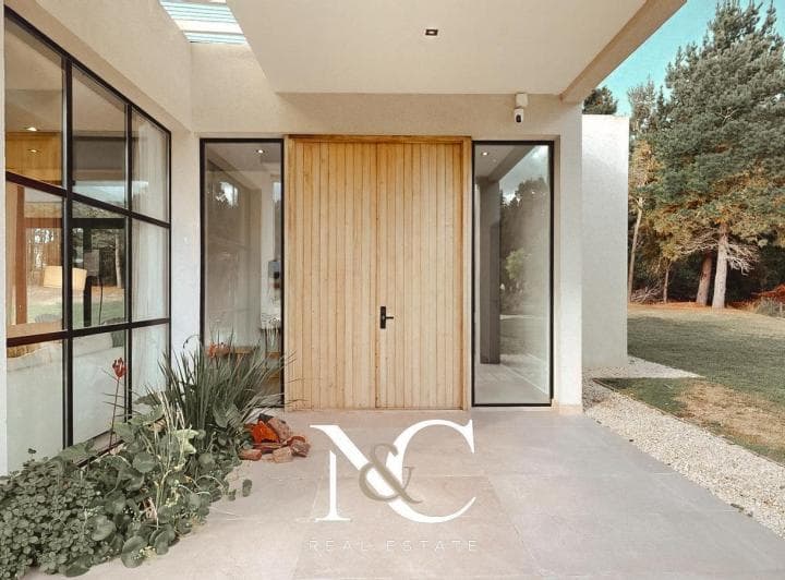 Casa en Venta en Costa Esmeralda Fondo Libre Al Bosque con Pinos y Cul de Sac - 3