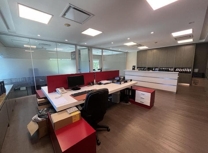 Importante Oficina en Alquiler en Edificio Bureau - 3