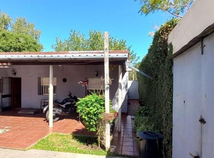 Casa en Esquina C/ Galería, Lote 217 m² Berazategui Oeste - 5