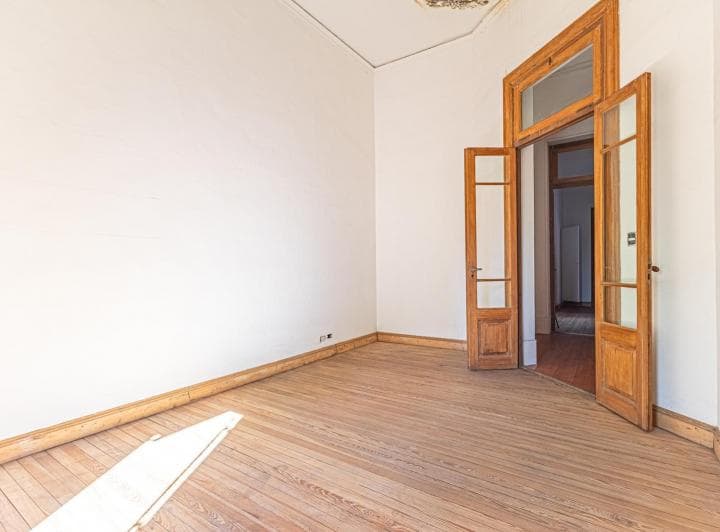 Departamento de 7 Ambientes Apto Profesional en Venta en Almagro - 5