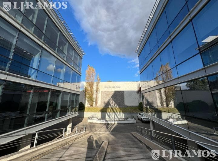Alquiler de Oficina de 197 m² en Dardo Rocha - 2
